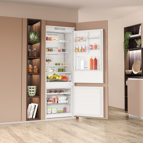 ⁦ثلاجة وفريزر اريستون مدمجة سعة 400 لتر 13.9 قدم⁩ - الصورة ⁦4⁩