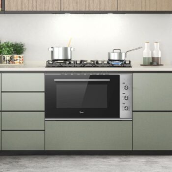 This premium convection oven features advanced heat technology