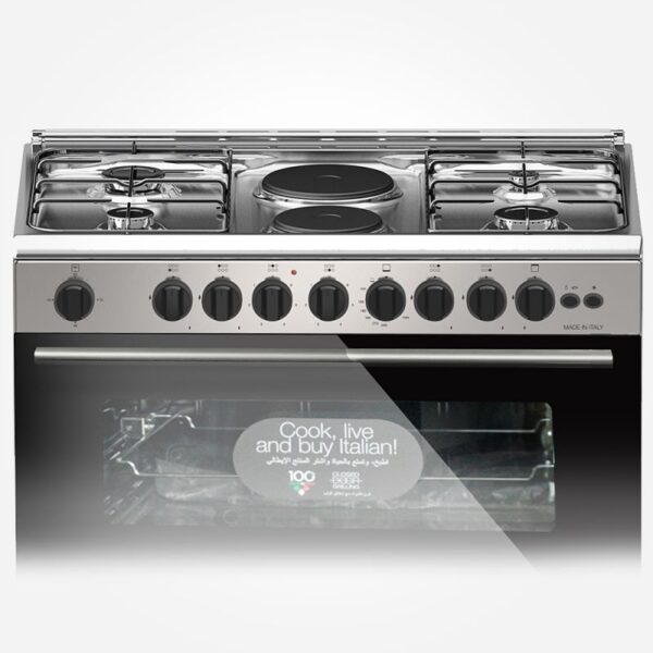 high-performing kitchen. This unit is capable of baking